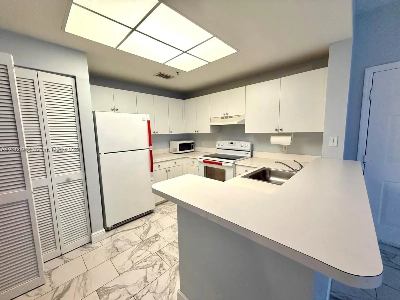 1 bedroom 1 bath Residential for sale at 2015 SE 10th Ave # 127, Fort Lauderdale FL 33316