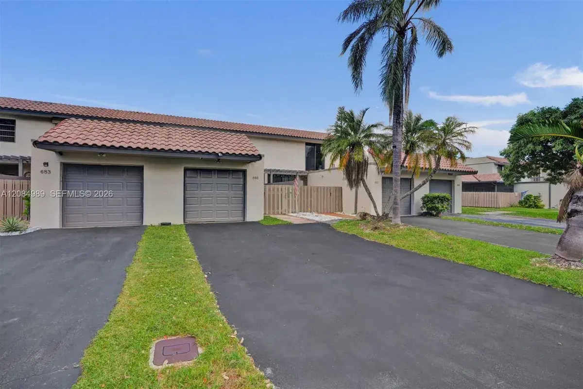 685 NE 206th Ter, Miami FL 33179