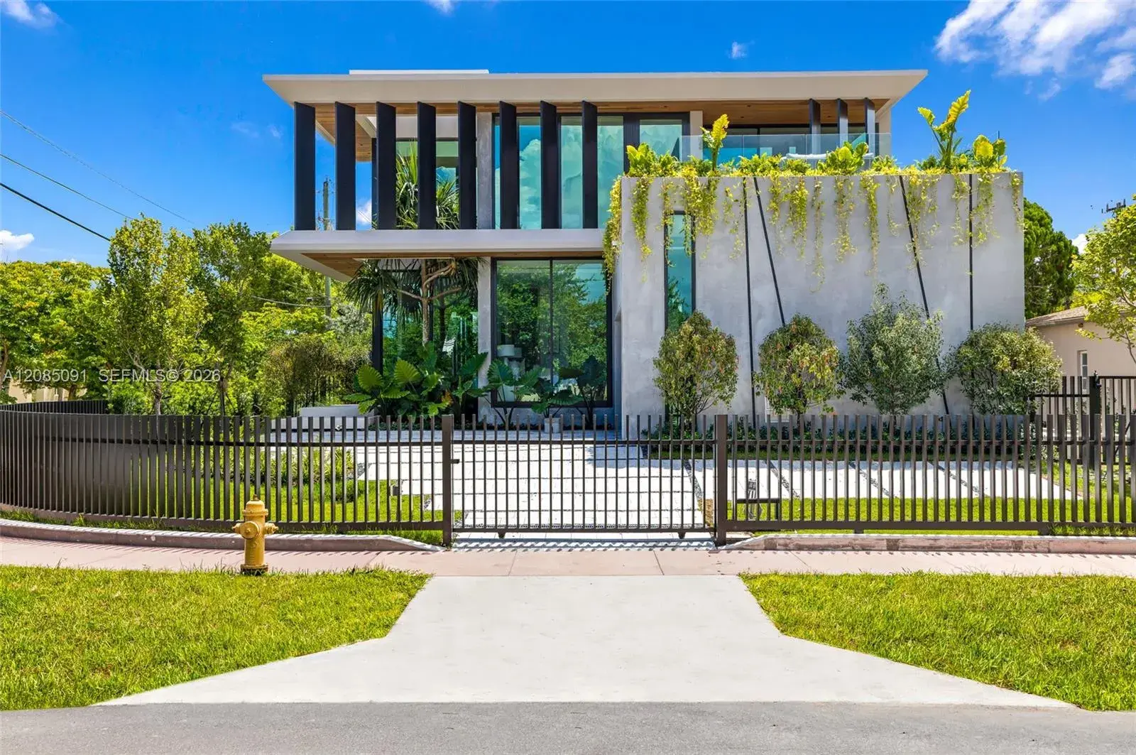 6 bedroom 7 bath Residential for sale at 4940 Cherokee Ave, Miami Beach FL 33140