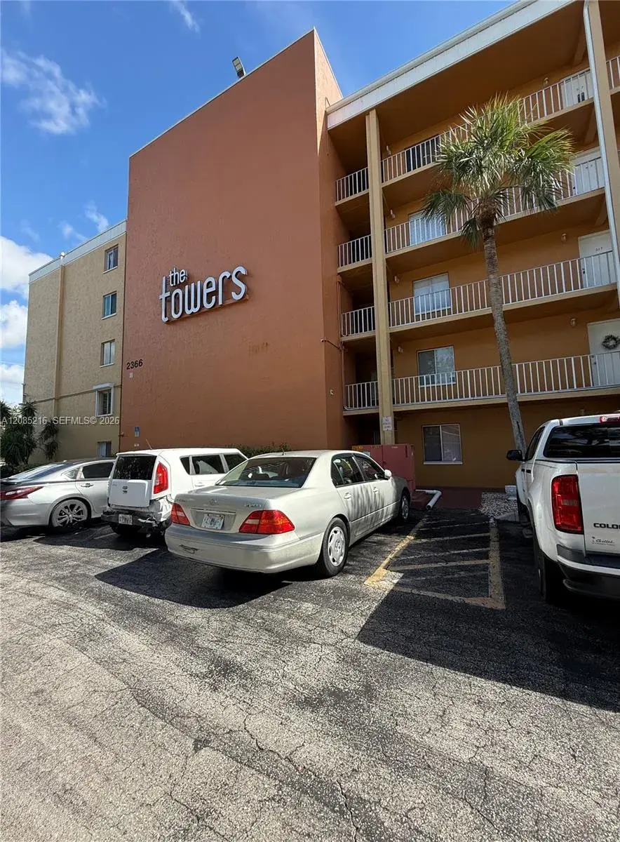 1 bedroom 1 bath Residential for sale at 2366 E Mall Dr # 308, Fort Myers FL 33901
