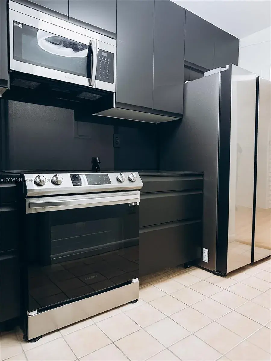1 bedroom 1 bath Residential Lease for rent at 1425 Arthur St # 204A, Hollywood FL 33020