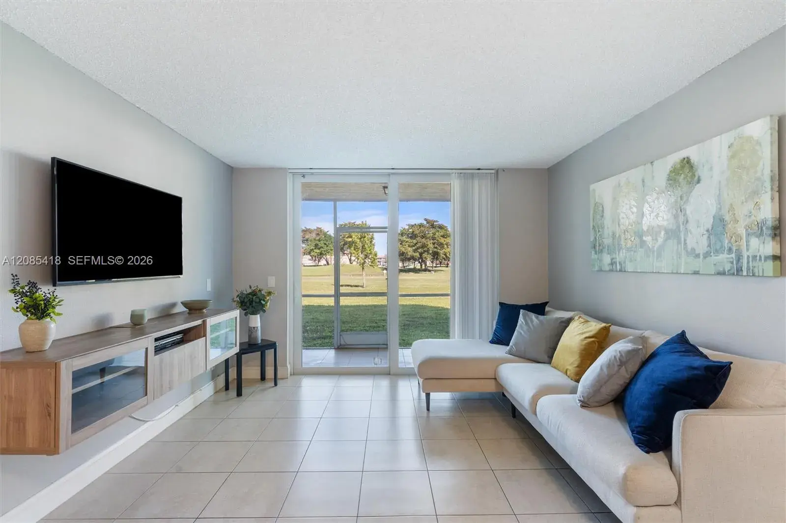 1 bedroom 1 bath Residential for sale at 9761 Sunrise Lakes Blvd # 107, Sunrise FL 33322
