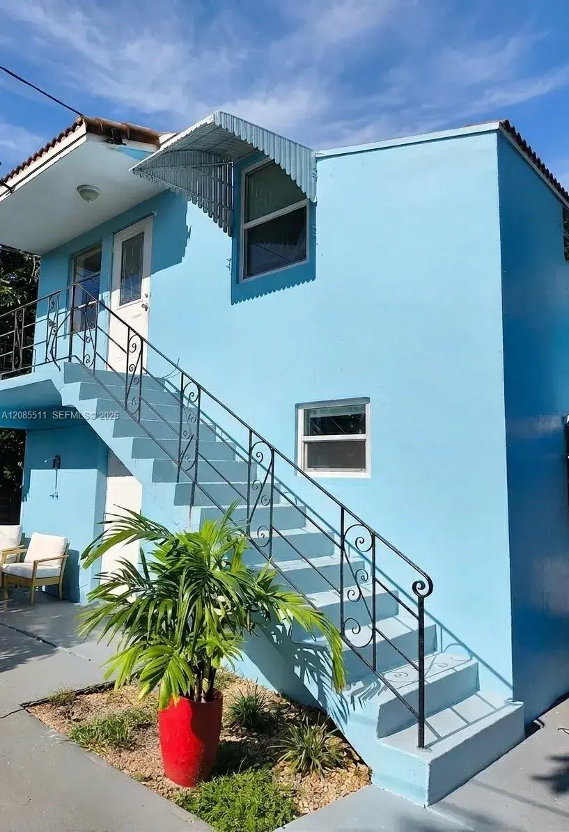 2 bedroom 1 bath Residential Lease for rent at 2463 Dewey St # 2, Hollywood FL 33020