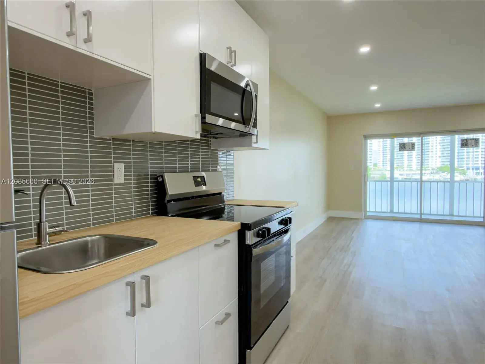 1 bedroom 1 bath Residential for sale at 2949 Point East Dr # B304, Aventura FL 33160
