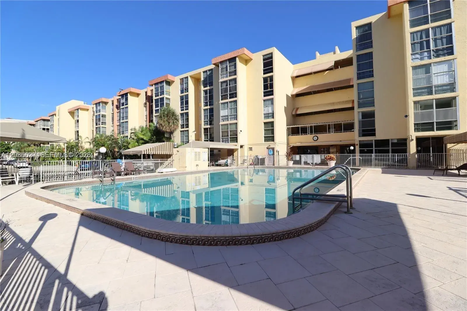 1 bedroom 1 bath Residential Lease for rent at 210 172nd St # 426, Sunny Isles Beach FL 33160