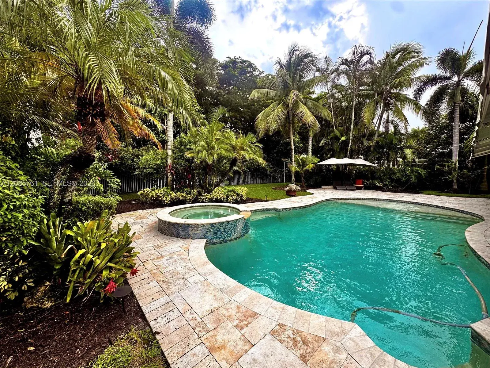 1606 Victoria Pointe Cir, Weston FL 33327