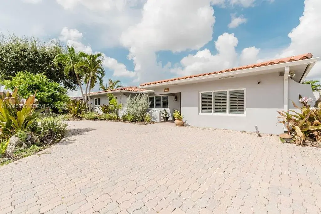 4 bedroom 2 bath Residential for sale at 1732 SW 103rd Pl, Miami FL 33165