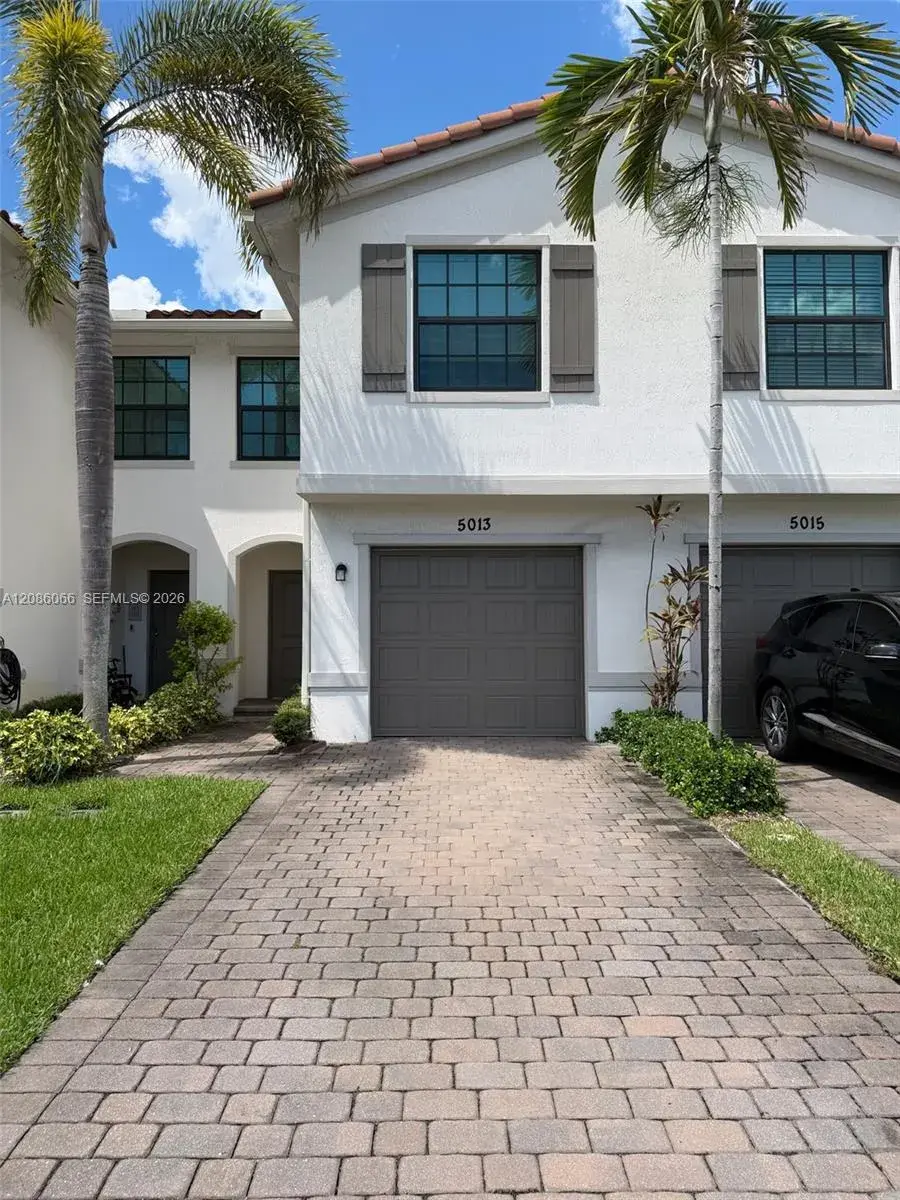 3 bedroom 2 bath Residential for sale at 5013 Woods Edge Cir, Riviera Beach FL 33410