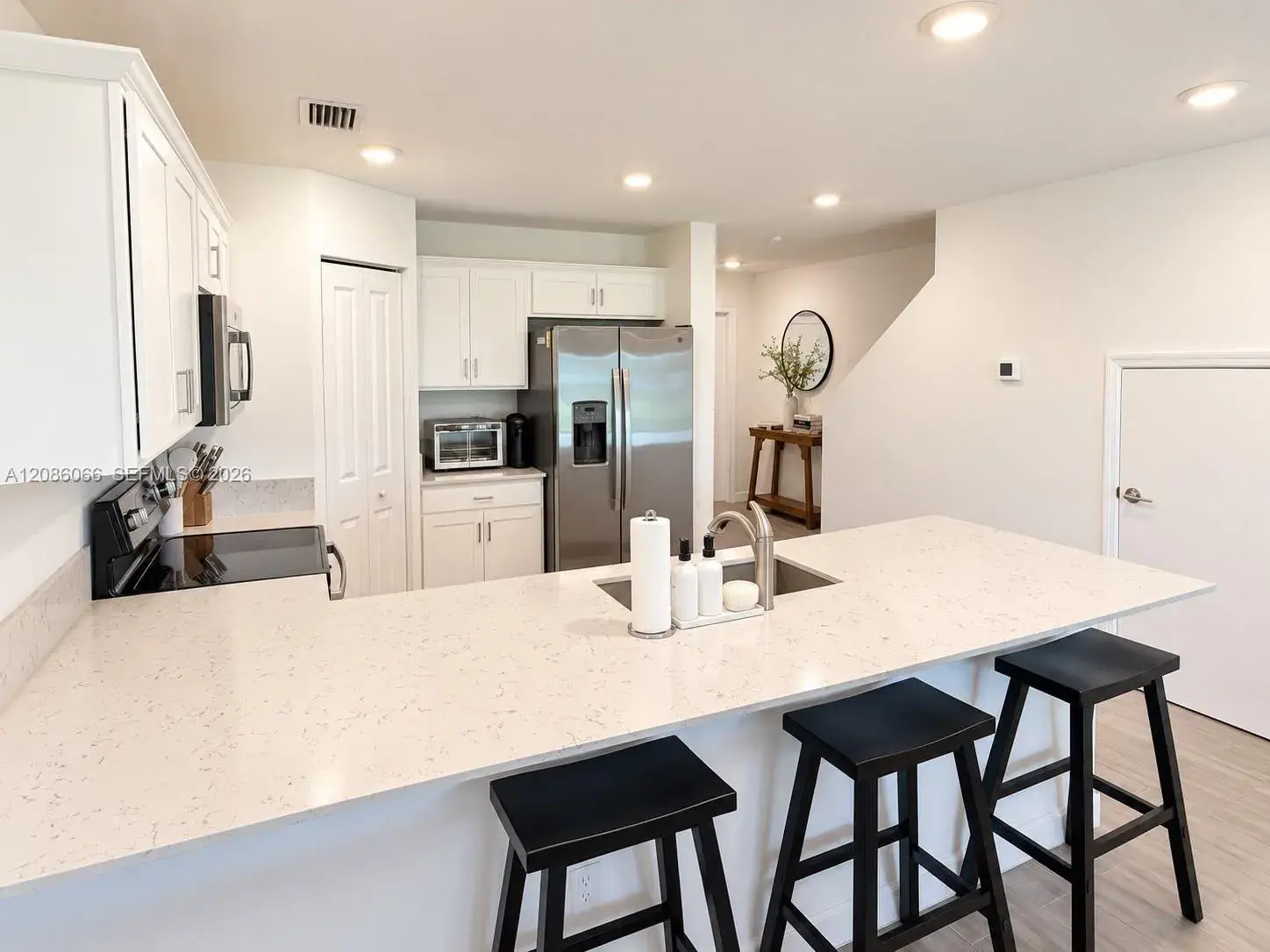 5013 Woods Edge Cir, Riviera Beach FL 33410