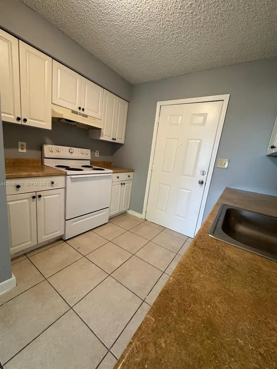 2920 Pierce St # 9, Hollywood FL 33020