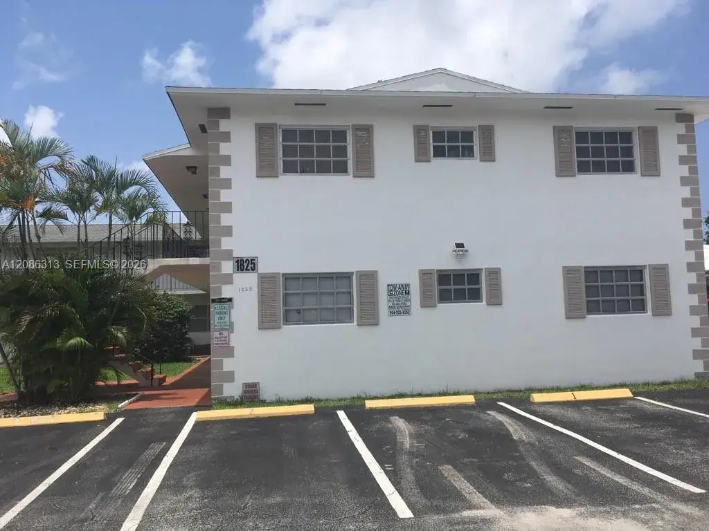 1 bedroom 1 bath Residential for sale at 1825 Cleveland St # 5, Hollywood FL 33020
