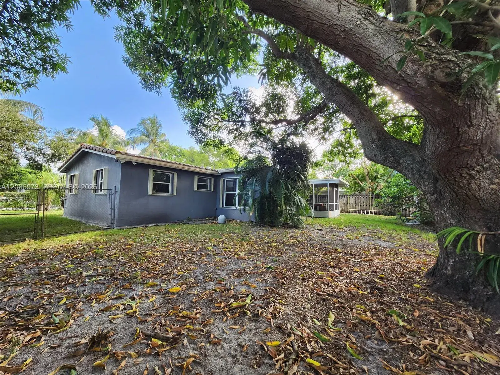 6570 Thomas St, Hollywood FL 33024