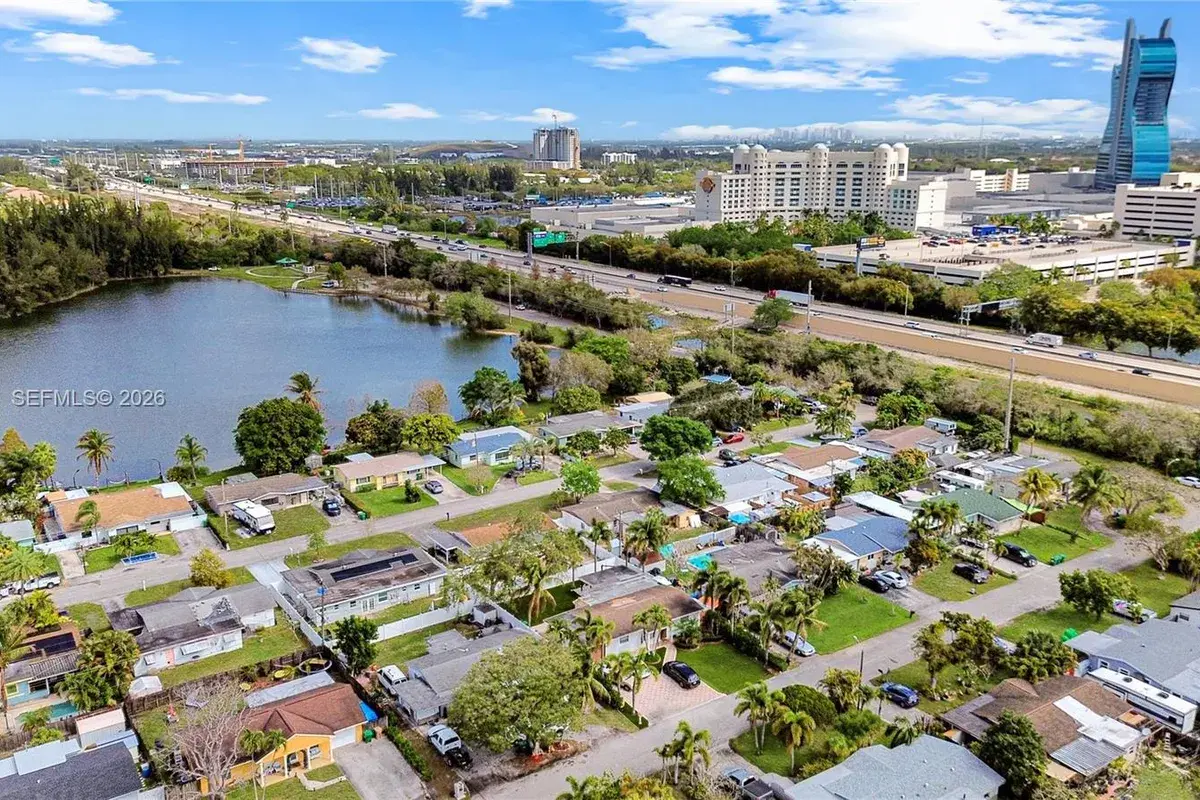 5220 SW 57th St, Davie FL 33314