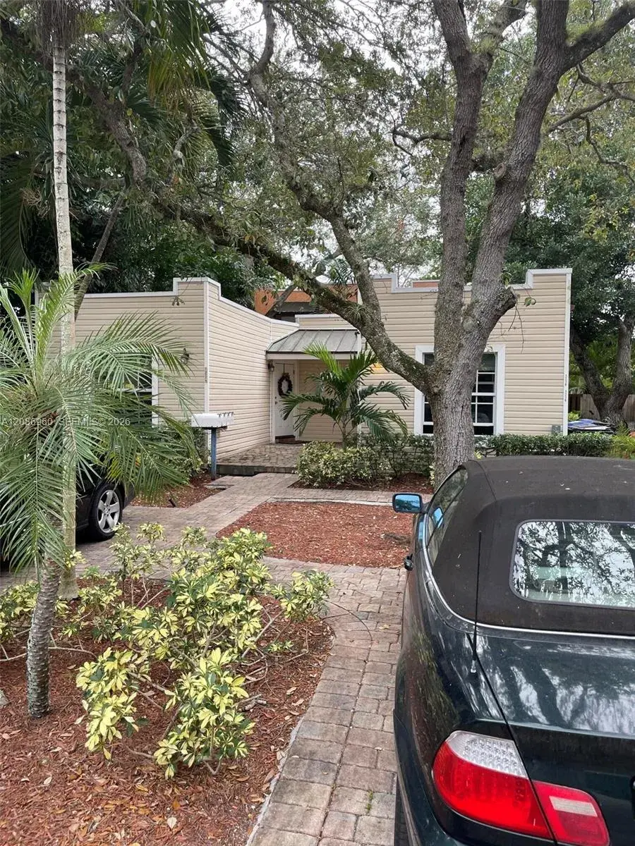 1212 SE 6th St # 4, Fort Lauderdale FL 33301
