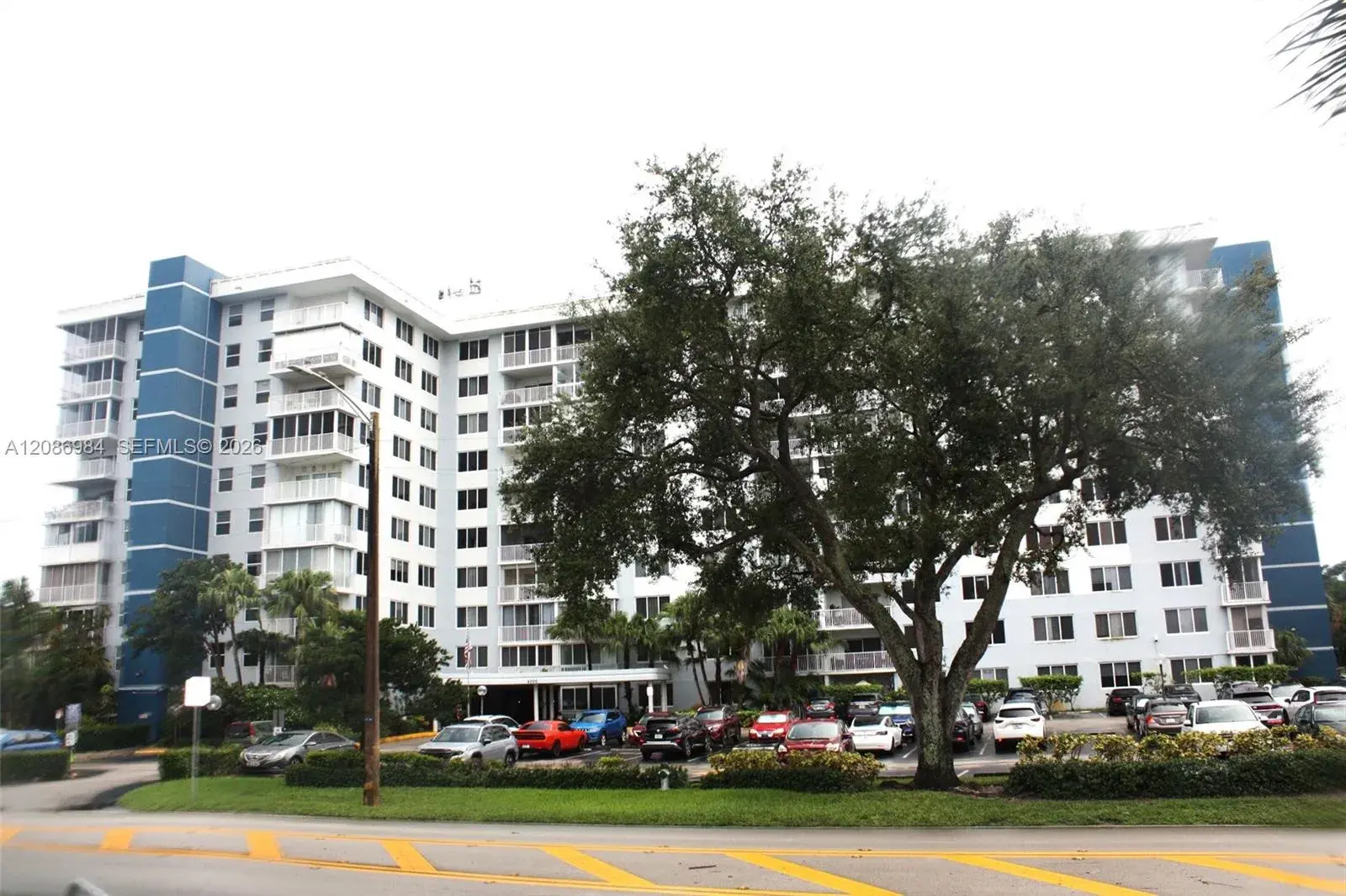 2 bedroom 2 bath Residential for sale at 4200 Hillcrest Dr # 618, Hollywood FL 33021