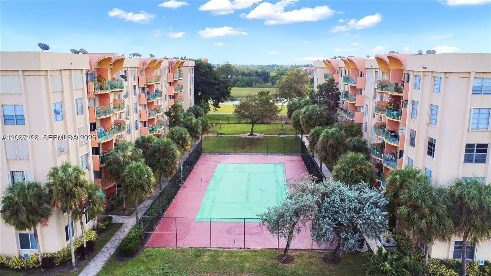 9310 Fontainebleau Blvd # 606, Miami FL 33172