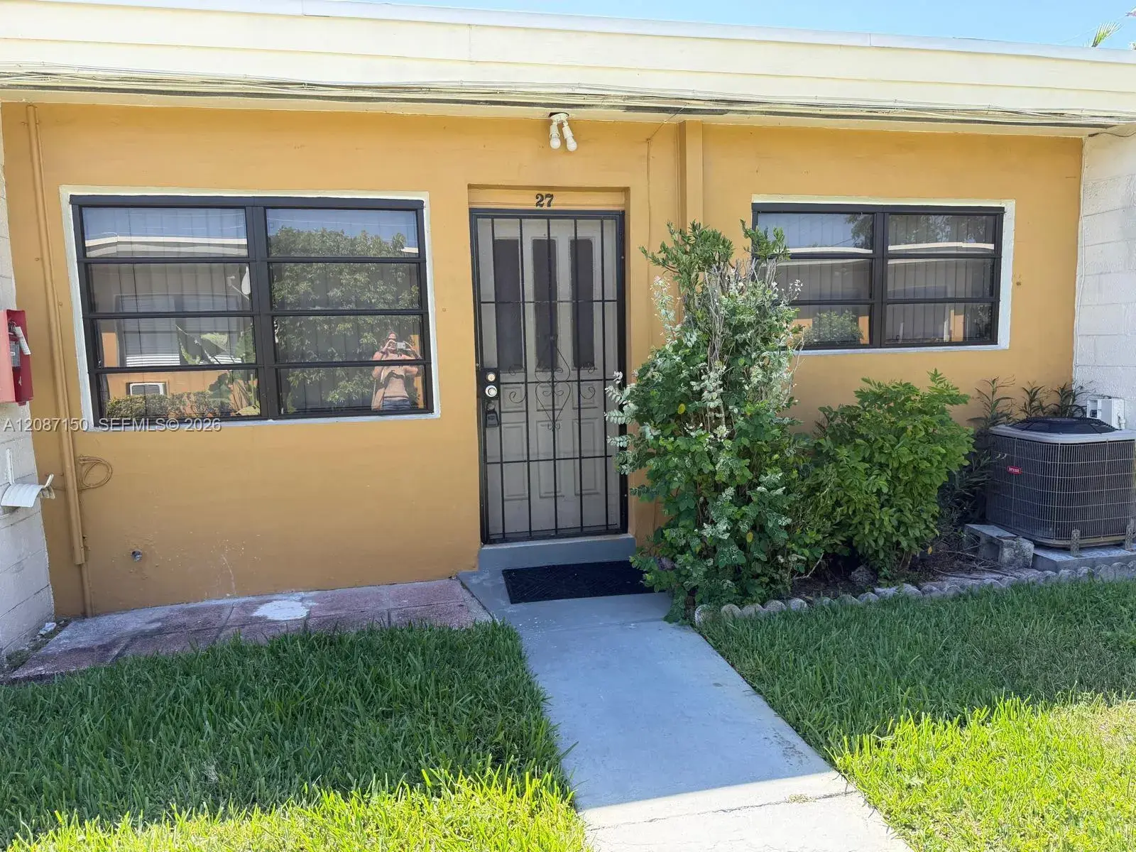 1 bedroom 1 bath Residential Lease for rent at 1845 Pembroke Rd # 27, Hollywood FL 33020