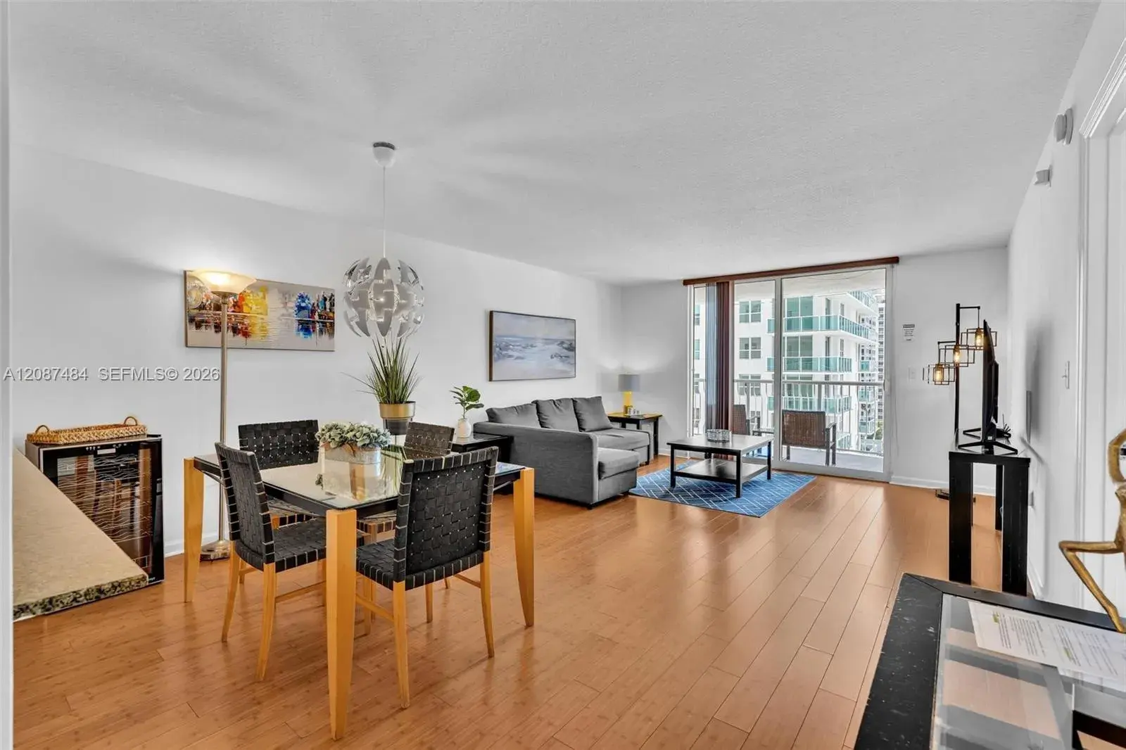 1 bedroom 1 bath Residential for sale at 1200 Brickell Bay Dr # 2119, Miami FL 33131