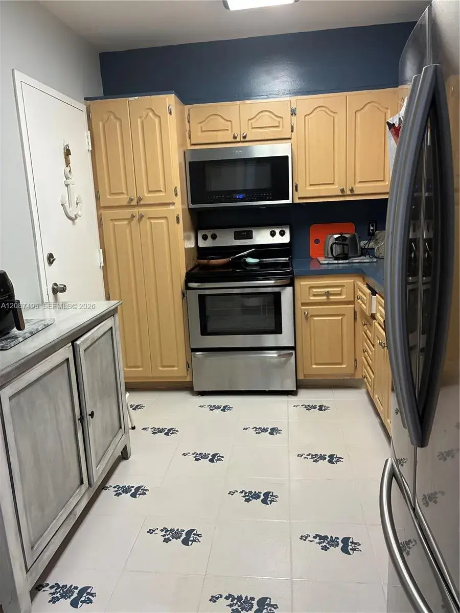 1985 S OCEAN DR # 15M, Hallandale Beach FL 33009