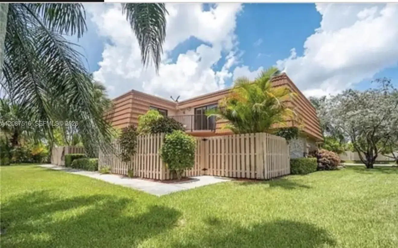 3 bedroom 2 bath Residential for sale at 11006 N Harmony Lake Cir, Davie FL 33324