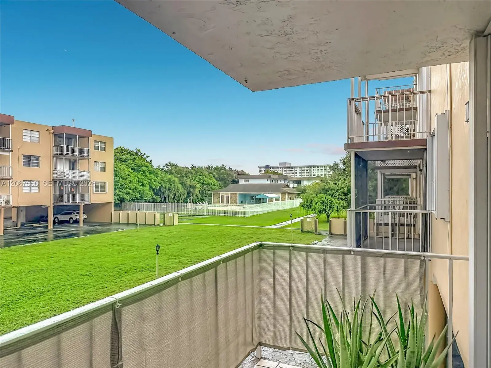2 bedroom 2 bath Residential for sale at 1600 Tallwood Ave # 204, Hollywood FL 33021