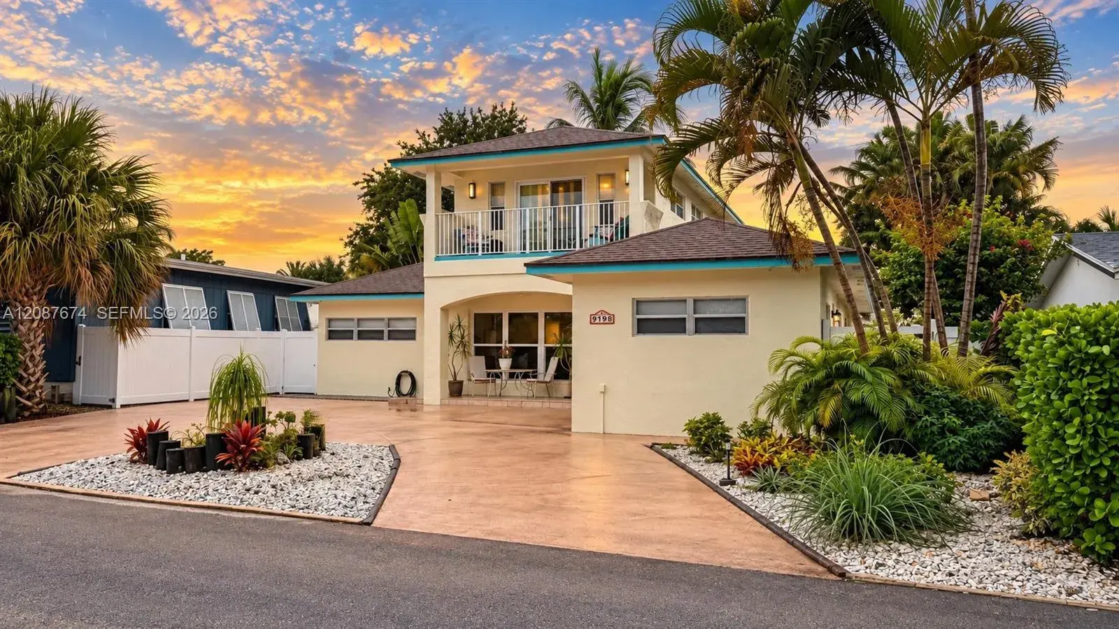 4 bedroom 3 bath Residential for sale at 919 S Lakeside Pl, Lantana FL 33462