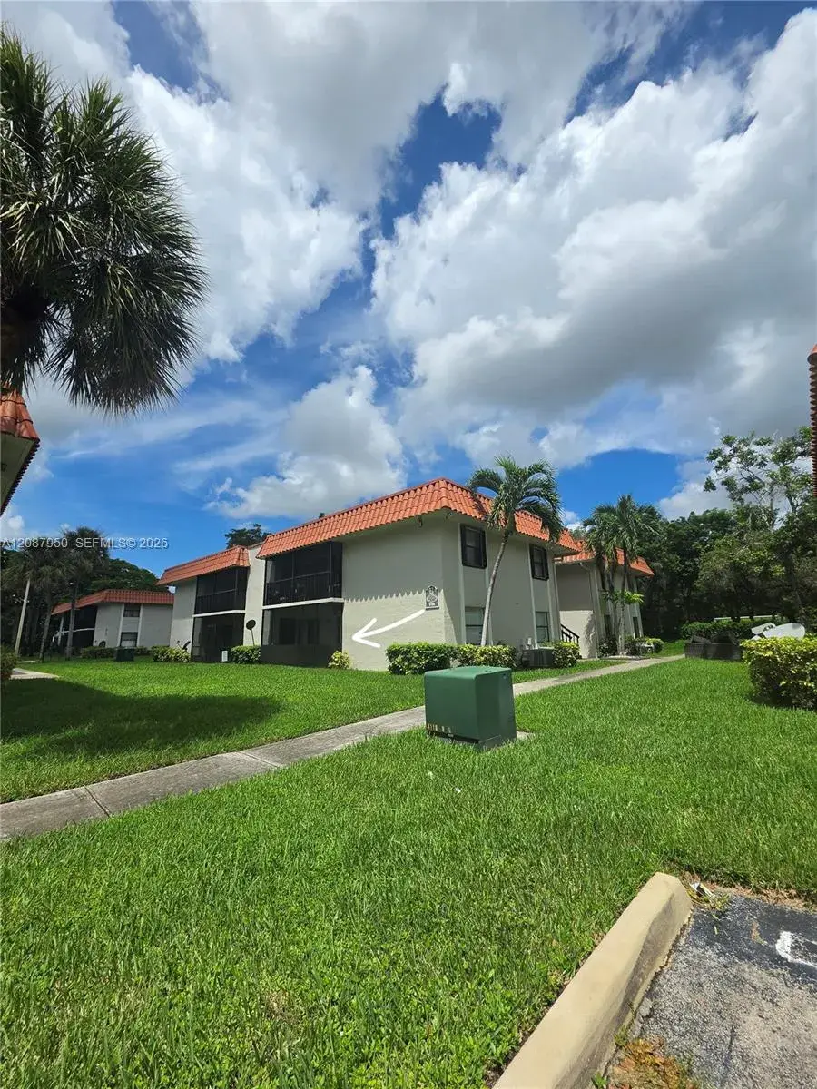 3 bedroom 2 bath Residential for sale at 9708 Hammocks Blvd # 32, Miami FL 33196