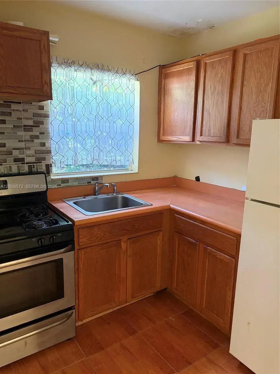 1 bedroom 1 bath Residential Lease for rent at 1851 Funston St # B, Hollywood FL 33020