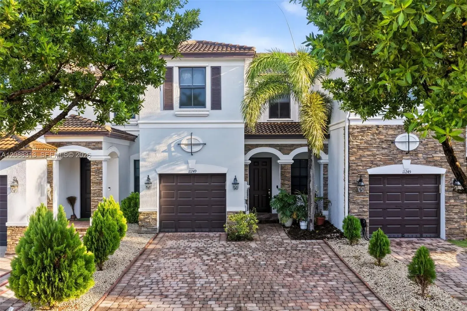 3 bedroom 2 bath Residential for sale at 11249 NW 88th Ter, Doral FL 33178