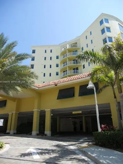 2 bedroom 2 bath Residential Lease for rent at 3000 NE 188th St # 506, Aventura FL 33180