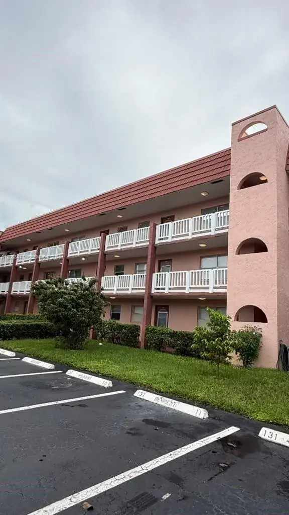 1 bedroom 1 bath Residential for sale at 9641 Sunrise Lakes Blvd # 305, Sunrise FL 33322