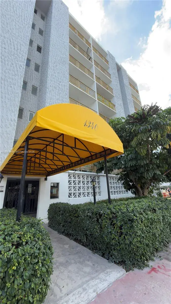 1 bedroom 1 bath Residential for sale at 1340 Lincoln Rd # 604, Miami Beach FL 33139