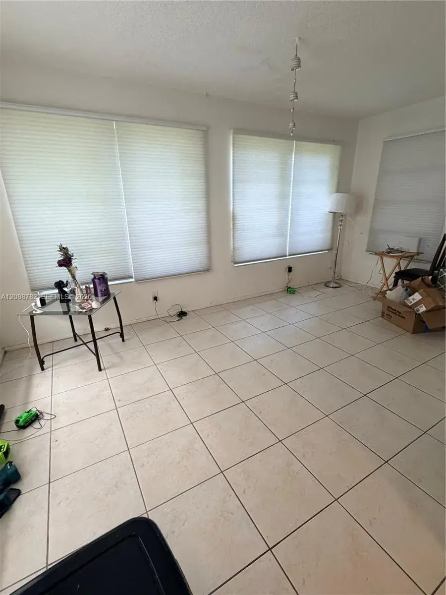 4913 NW 52nd St, Tamarac FL 33319