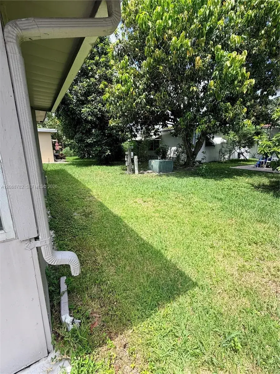 4913 NW 52nd St, Tamarac FL 33319