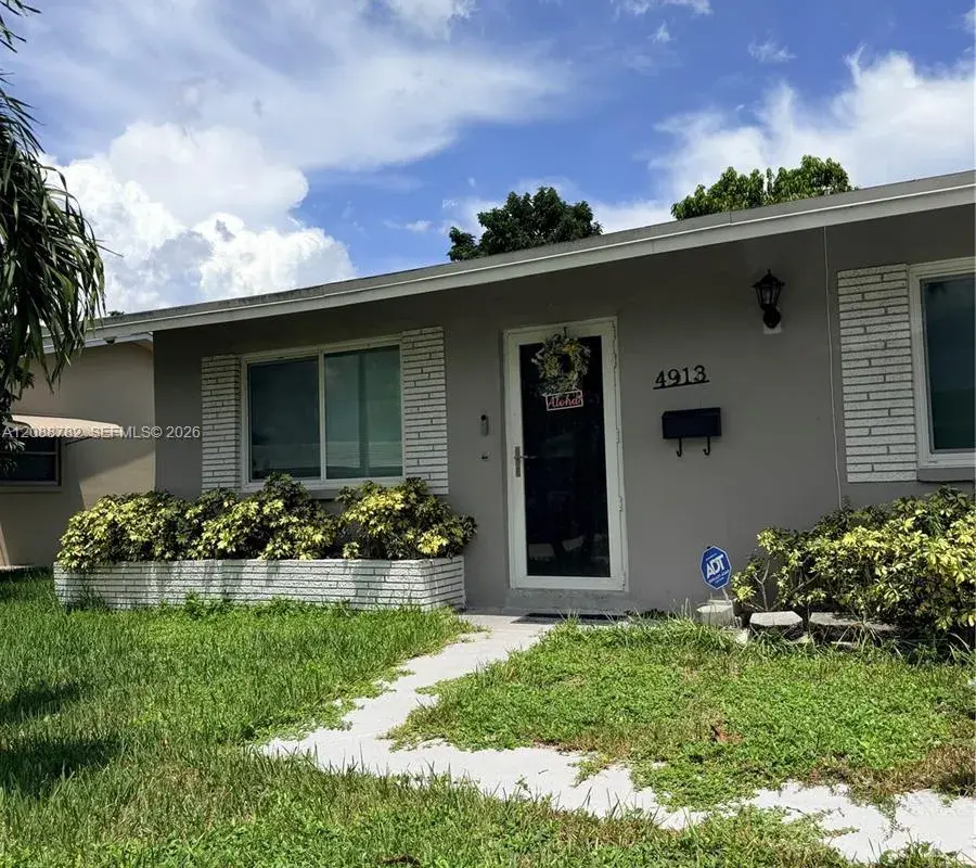 4913 NW 52nd St, Tamarac FL 33319