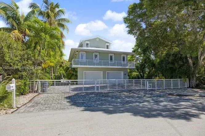 4 bedroom 3 bath Residential for sale at 1217 Mockingbird Rd, Key Largo FL 33037