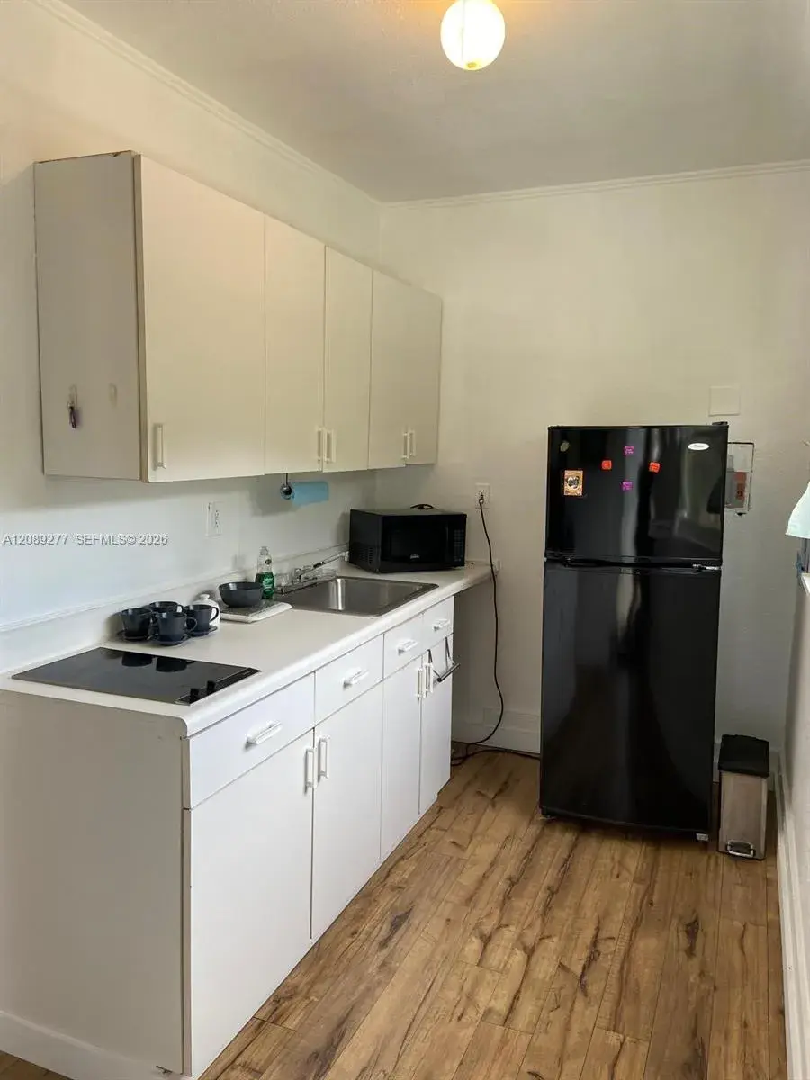 2 bedroom 1 bath Residential Lease for rent at 517 SW 4th Ave # 2, Fort Lauderdale FL 33315
