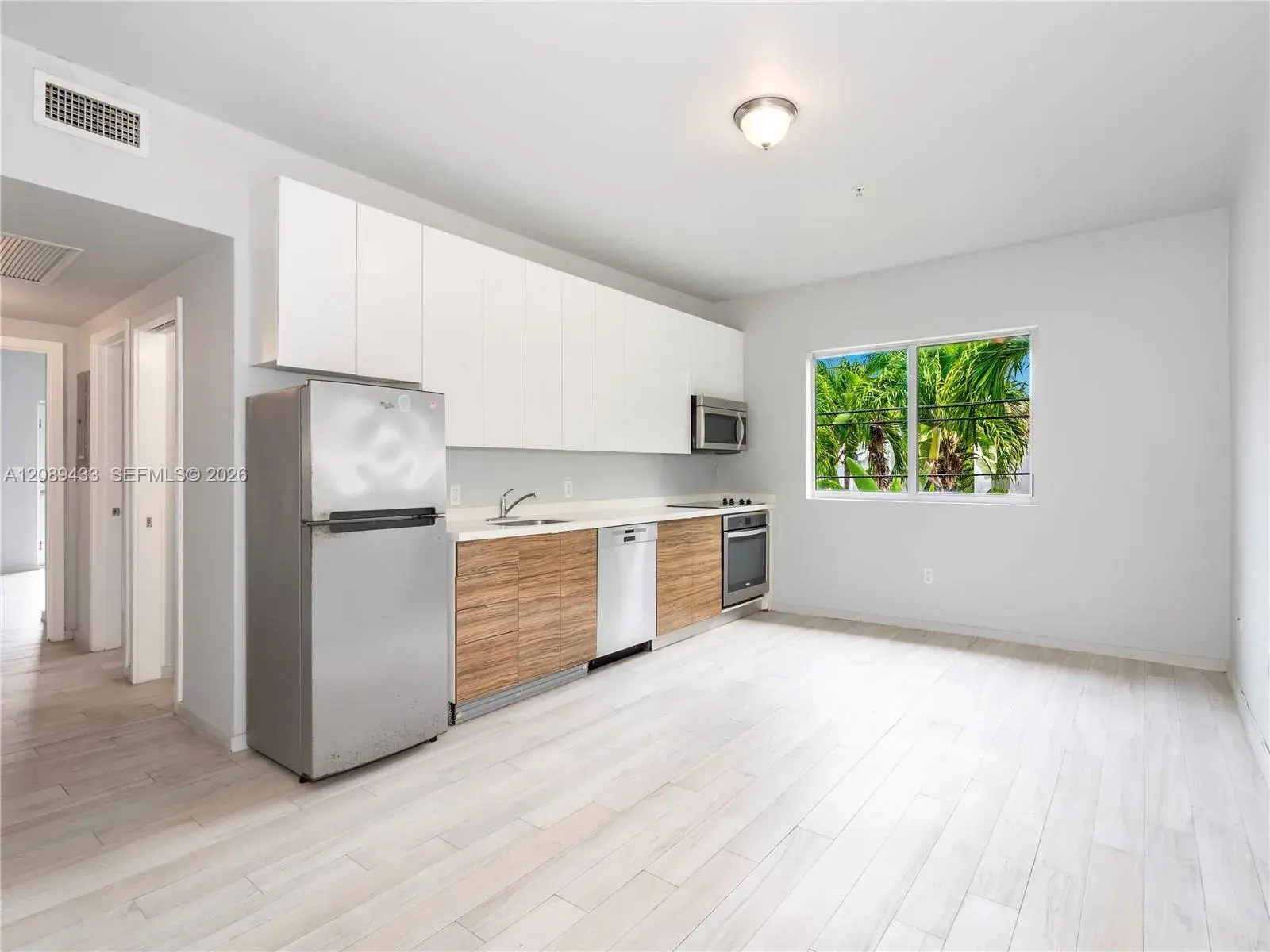 2 bedroom 2 bath Residential for sale at 820 15th St # 205, Miami Beach FL 33139