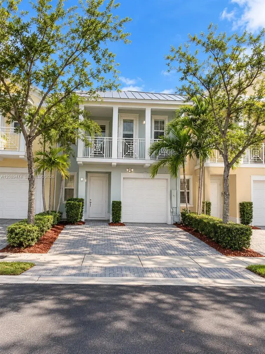 3 bedroom 3 bath Residential for sale at 7439 NW 107th Path, Doral FL 33178