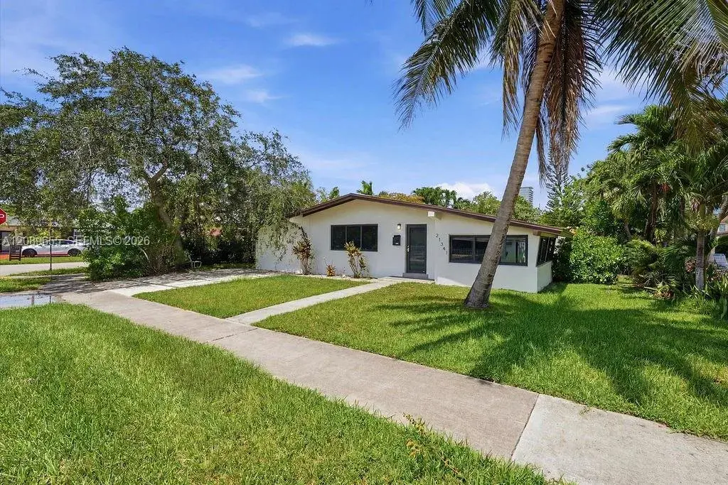 4 bedroom 2 bath Residential for sale at 21341 NE 25th Ct, Aventura FL 33180