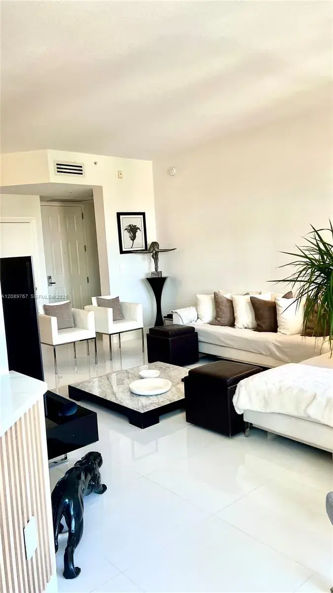 2 bedroom 2 bath Residential for sale at 3001 NE 185th St # 421, Aventura FL 33180