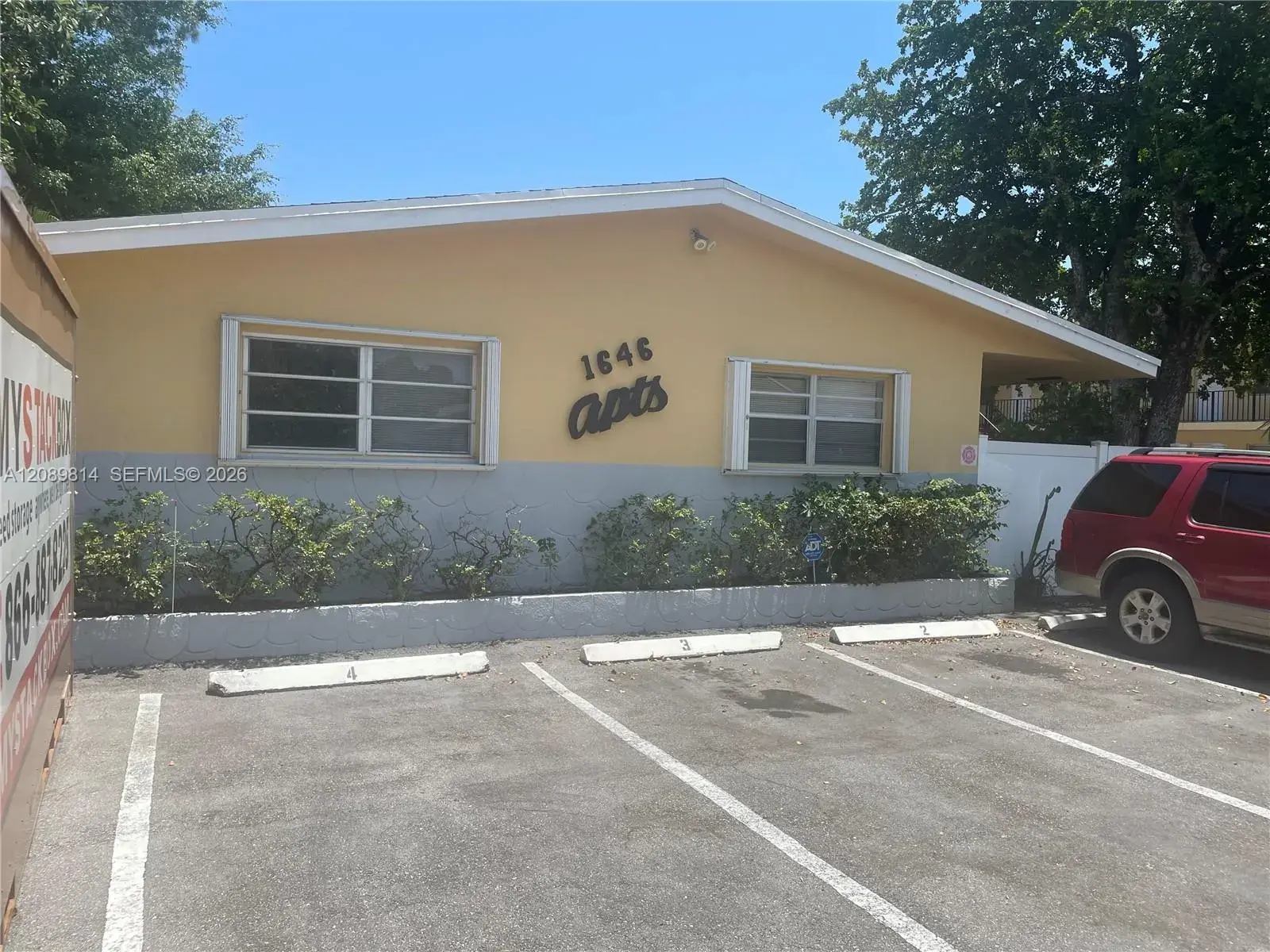 1 bedroom 1 bath Residential Lease for rent at 1646 N Dixie Hwy # 3, Fort Lauderdale FL 33305