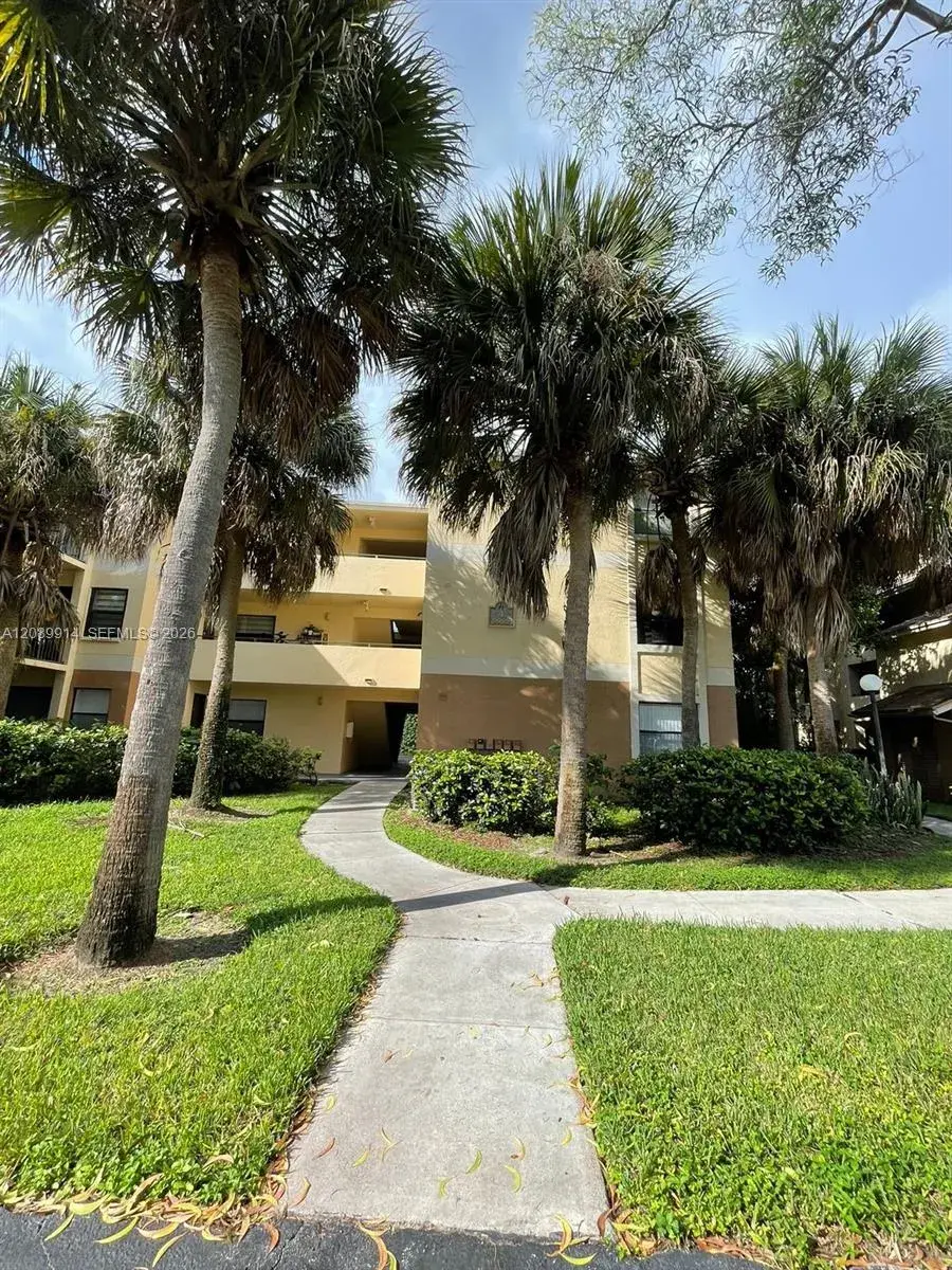 1 bedroom 1 bath Residential for sale at 9999 Summerbreeze Dr # 413, Sunrise FL 33322
