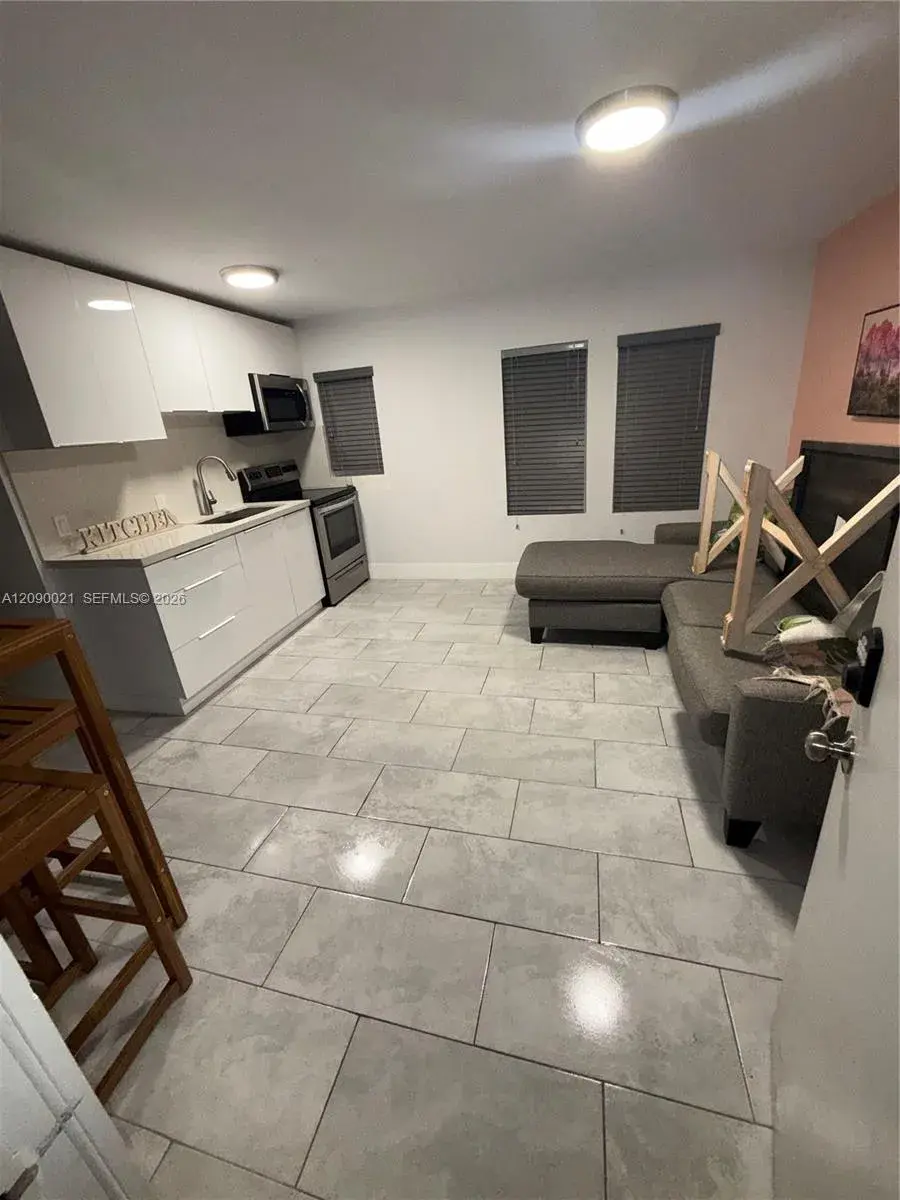 1 bedroom 1 bath Residential Lease for rent at 2020 Washington St # 4, Hollywood FL 33020