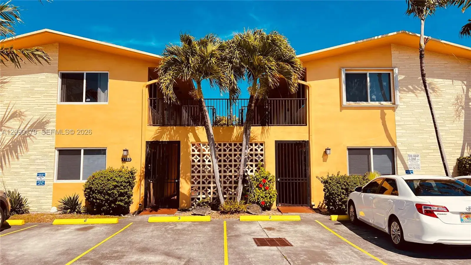 1 bedroom 1 bath Residential for sale at 1733 Mayo St # 11, Hollywood FL 33020