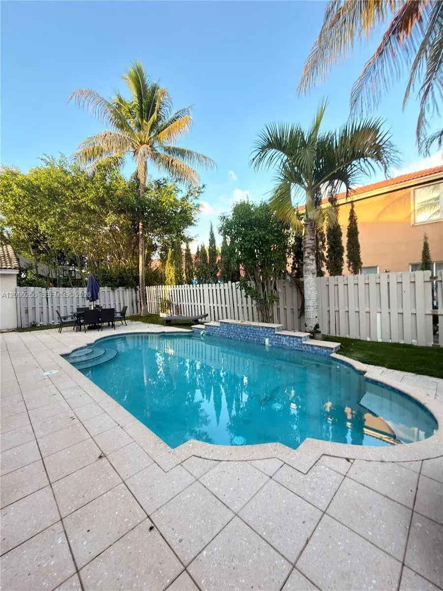 5051 SW 35th Way, Hollywood FL 33312