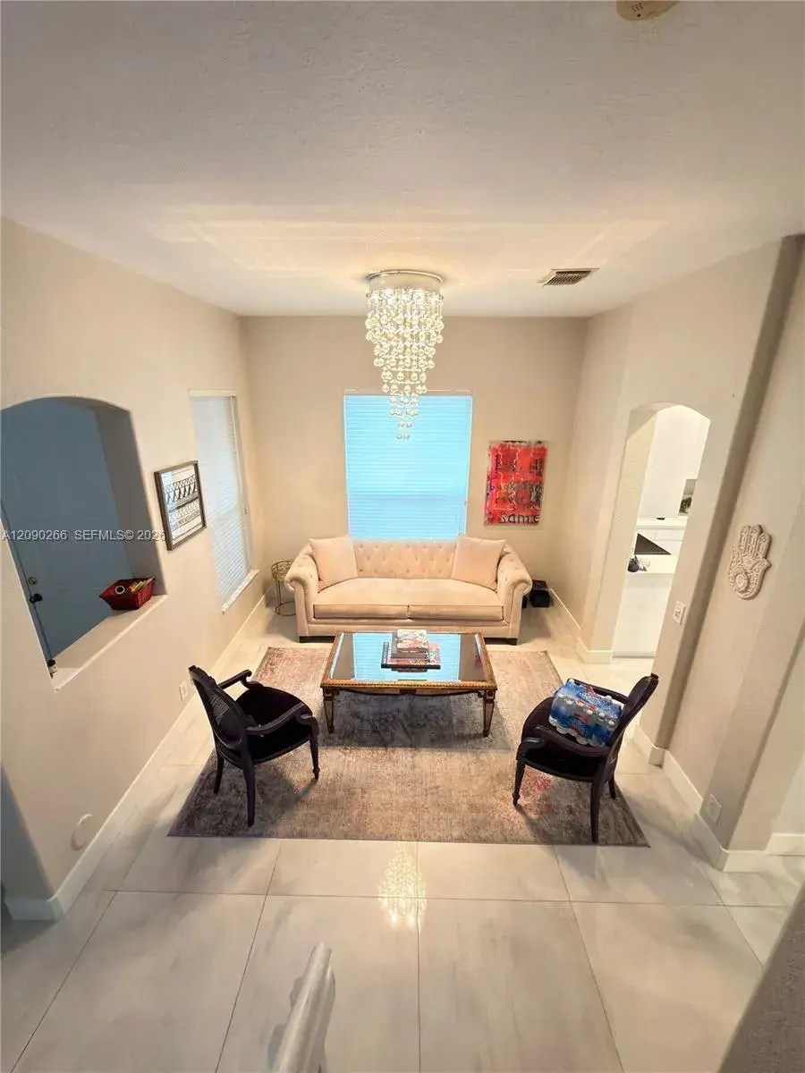 5051 SW 35th Way, Hollywood FL 33312