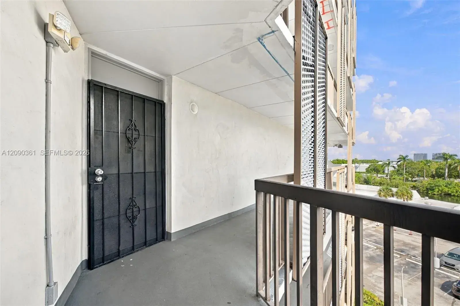 2 bedroom 2 bath Residential Lease for rent at 3475 N Country Club Dr # 502, Aventura FL 33180