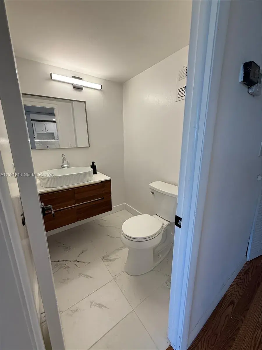 2761 Taft St # 212, Hollywood FL 33020