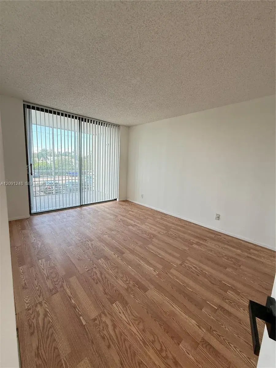 2761 Taft St # 212, Hollywood FL 33020